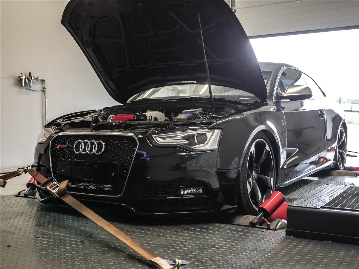 Audi S5 8T Startline dirbtuvėse ant galios matavimo stendo